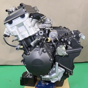 Контрактный двигатель б/у Honda CBR1000RR Fireblade SC57E вид сбоку, слева