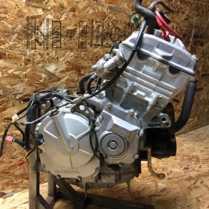 Контрактный двигатель Honda CBR600 F2 PC25E вид сбоку, справа