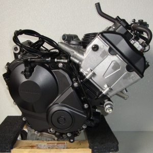 Контрактный двигатель б/у Honda CBR600RR PC40E вид сбоку, справа