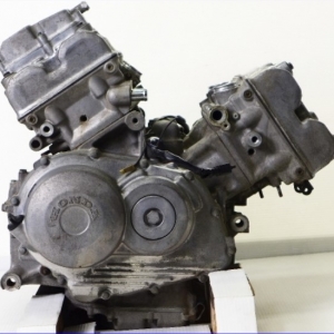 Контрактный двигатель Honda RVF400 NC13E вид сбоку, справа