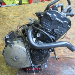 Контрактный двигатель Honda X11 SC42E вид сбоку, справа
