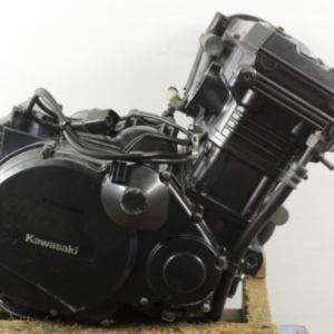 Контрактный двигатель Kawasaki GPZ1100 ZXT10CE вид сбоку, справа