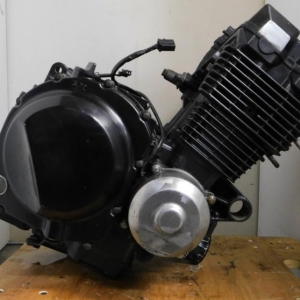 Контрактный двигатель Kawasaki ZRX400 ZX400KE вид сбоку, справа