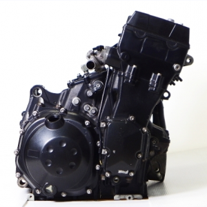 Контрактный двигатель Kawasaki ZZR1400 ZXT40AE вид сбоку, справа