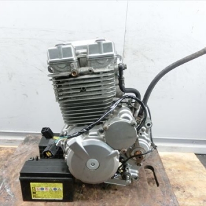 Контрактный двигатель б/у Suzuki DR250 J425 вид сбоку, слева