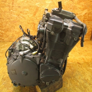 Контрактный двигатель Suzuki GSX-R750 R722 вид сбоку, справа