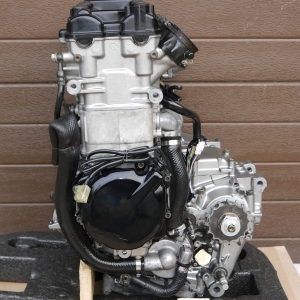 Контрактный двигатель Suzuki GSX-R750 Srad R731 вид сбоку, слева