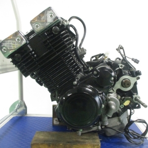 Контрактный двигатель Suzuki GSX 400 Impulse k718 вид сбоку, слева