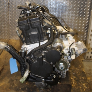 Контрактный двигатель Suzuki GSX-R600 N735 вид сбоку, слева