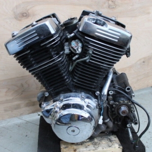 Контрактный двигатель б/у Suzuki VS800 S501 вид сбоку, слева