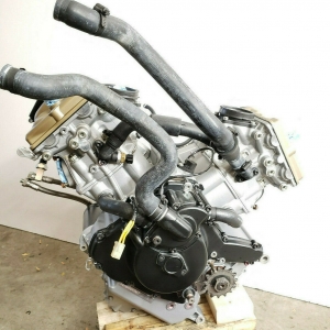 Контрактный двигатель Ducati 848 EVO ZDM848 вид сбоку, слева
