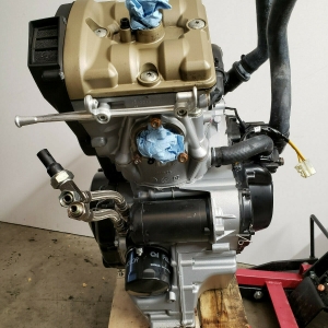 Контрактный двигатель Ducati 848 EVO ZDM848 вид спереди