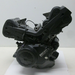 Контрактный двигатель Ducati Diavel ZDM1198 вид сбоку, справа