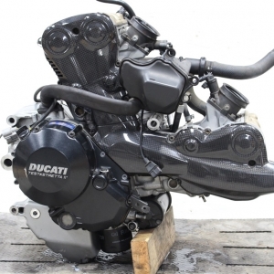 Контрактный двигатель Ducati Monster 1200 ZDM1198 вид сбоку, справа