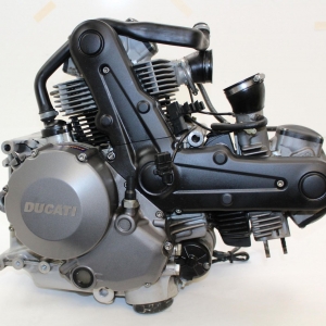 Контрактный двигатель Ducati Monster 696 ZDM696 вид сбоку, справа