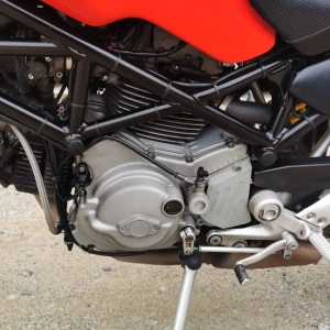 Контрактный двигатель Ducati Monster 800 ZDM800 вид сбоку, слева