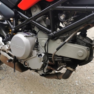 Контрактный двигатель Ducati Monster 800 ZDM800 вид сбоку, справа