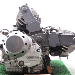 Контрактный двигатель Ducati Monster 900 ZDM900 вид сбоку, справа