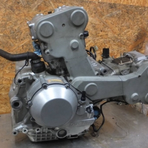 Контрактный двигатель Ducati Monster S4 ZDM996 вид сбоку, справа