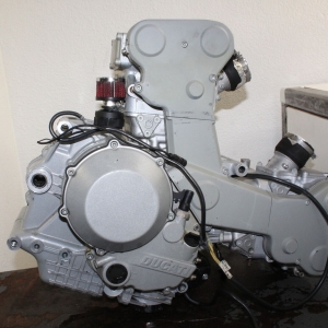 Контрактный двигатель Ducati ST4 ZDM996 вид сбоку, справа
