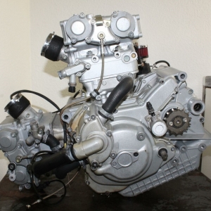 Контрактный двигатель Ducati ST4 ZDM996 вид сбоку, слева