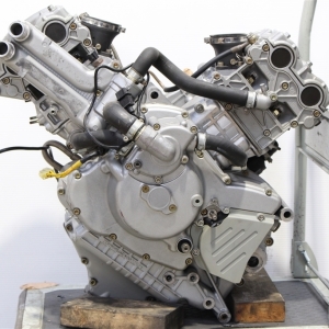 Контрактный двигатель Ducati Superbike 999 ZDM998 вид сбоку, слева