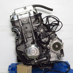 Контрактный двигатель Honda CB1000F SC30E вид сбоку, слева