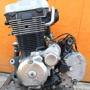 Контрактный двигатель Honda CB1300SF SC38E вид сбоку, слева
