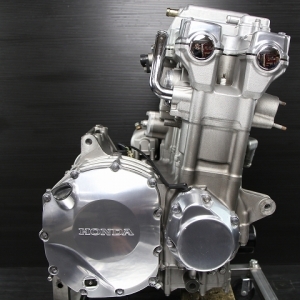 Контрактный двигатель Honda CB1300SF SC54E вид сбоку, справа