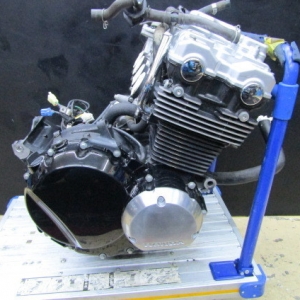 Контрактный двигатель Honda CB400 VTEC NC23E вид справа, сбоку