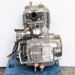 Контрактный двигатель Honda CB400SS NC38E вид сзади