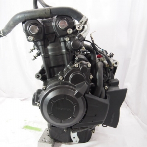 Контрактный двигатель б/у Honda CBR400R NC47E вид сбоку, слева