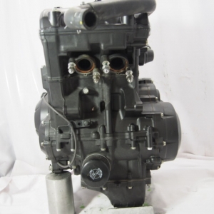 Контрактный двигатель б/у Honda CBR400R NC47E вид спереди
