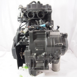 Контрактный двигатель б/у Honda CBR400R NC47E вид сзади