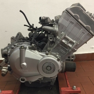 Контрактный двигатель Honda CBR600 F4I PC35E вид сбоку, справа