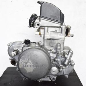Контрактный двигатель Honda CRF250R ME10E вид сбоку, справа