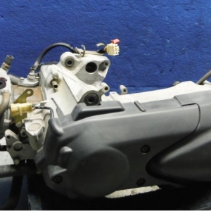 Контрактный двигатель б/у Honda Forza MF08E вид сбоку, слева