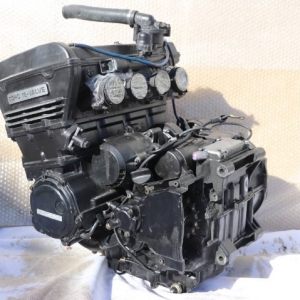 Контрактный двигатель Kawasaki GPZ900 ZX900AE вид сзади