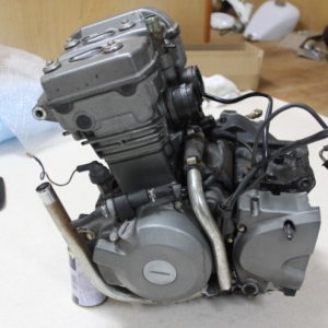 Контрактный двигатель Kawasaki KLE250 Anhelo EX250EE вид сбоку, слева