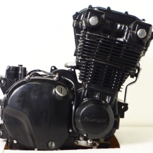 Контрактный двигатель Kawasaki Zephyr 1100 ZRT10AE вид сбоку, справа