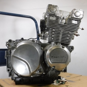 Контрактный двигатель Kawasaki Zephyr 400 ZX400AE вид сбоку, справа