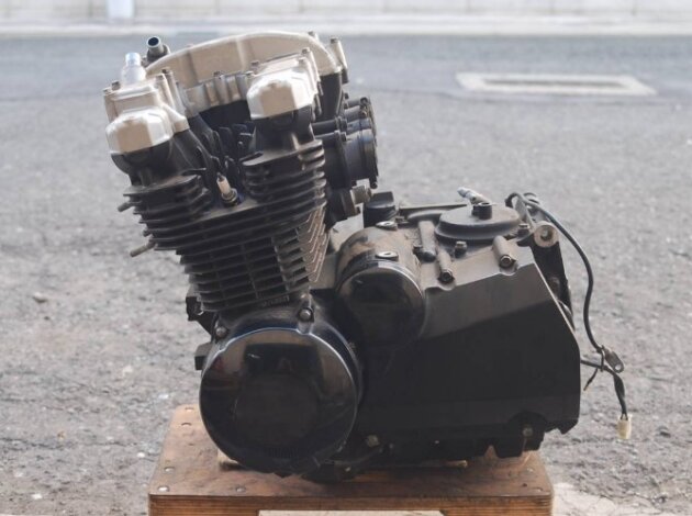 Двигатель Kawasaki ZR-7 1999-2005 ZR750CE