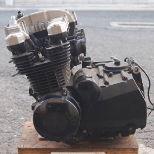 Контрактный двигатель Kawasaki ZR-7 ZR750CE вид сбоку, слева