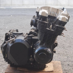 Контрактный двигатель Kawasaki ZR-7 ZR750CE вид сбоку, справа
