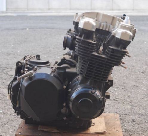 Двигатель Kawasaki ZR-7 ZR750CE