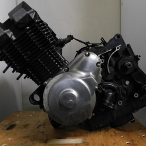 Контрактный двигатель Kawasaki ZRX400 ZX400KE вид сбоку, слева