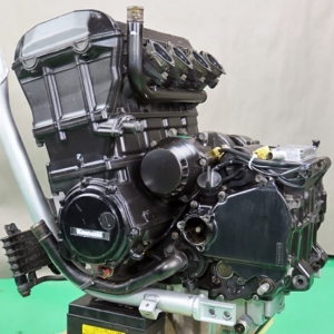 Контрактный двигатель Kawasaki ZX-10 Tomcat ZXT00AE вид сбоку, слева