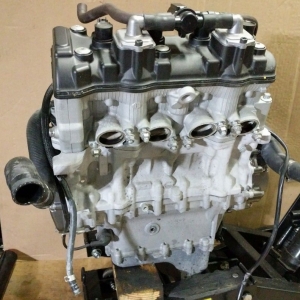 Контрактный двигатель Kawasaki ZX6R ZX636EE вид спереди