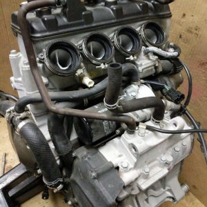 Контрактный двигатель Kawasaki ZX6R ZX636EE вид сбоку