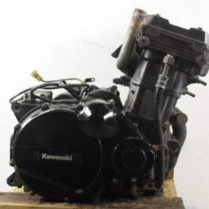 Контрактный двигатель Kawasaki ZZR1100 ZXT10CE вид сбоку, справа
